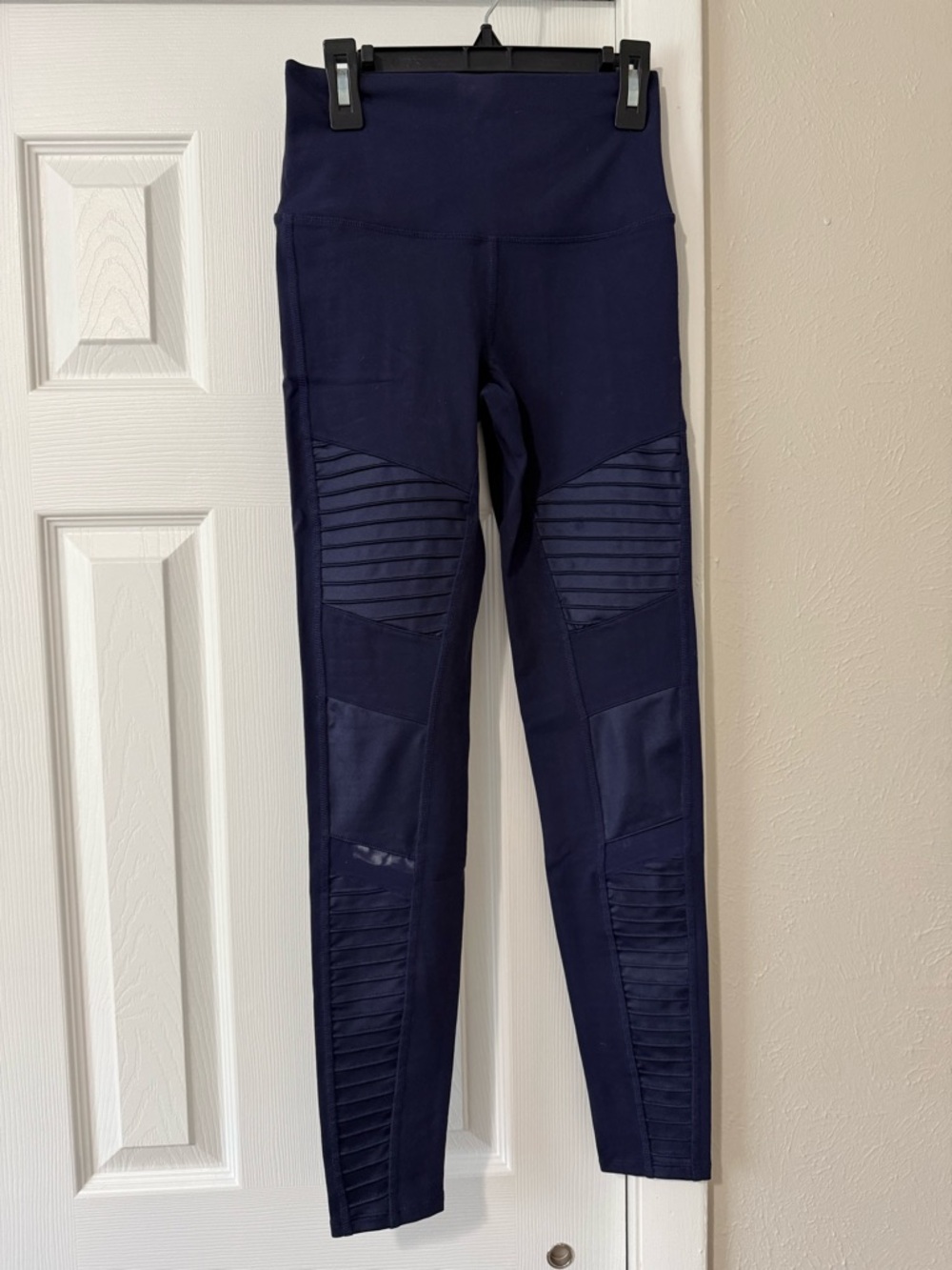 Alo Yoga High-Rise Moto Legging size Small - Excellent Condition - Picture 2 of 4